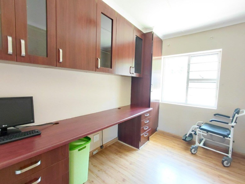 5 Bedroom Property for Sale in Gonubie Eastern Cape